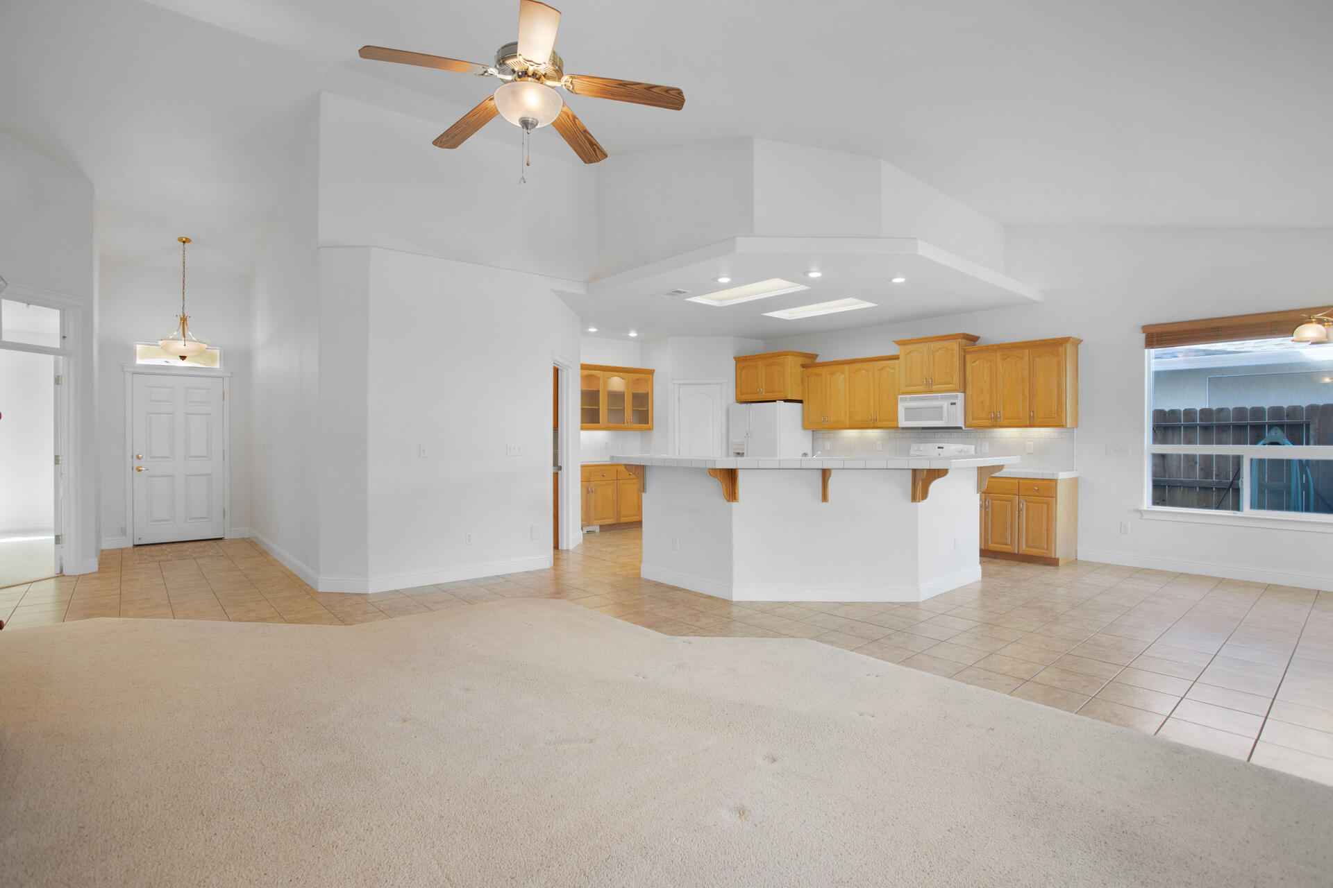655 Mammoth Path Redding, CA 96003 - Photo 7 of 38 Kitchen