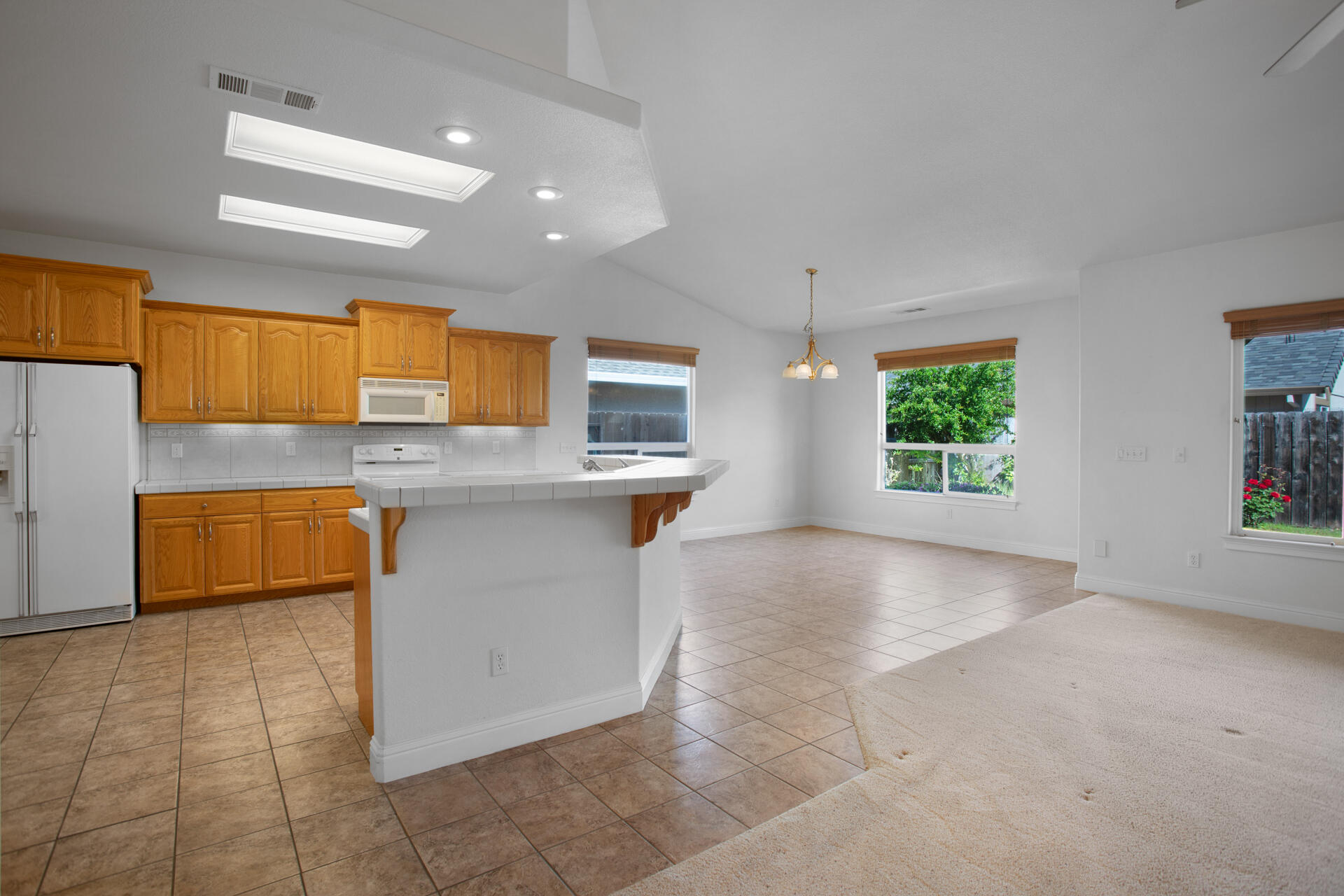 655 Mammoth Path Redding, CA 96003 - Photo 8 of 38 Kitchen