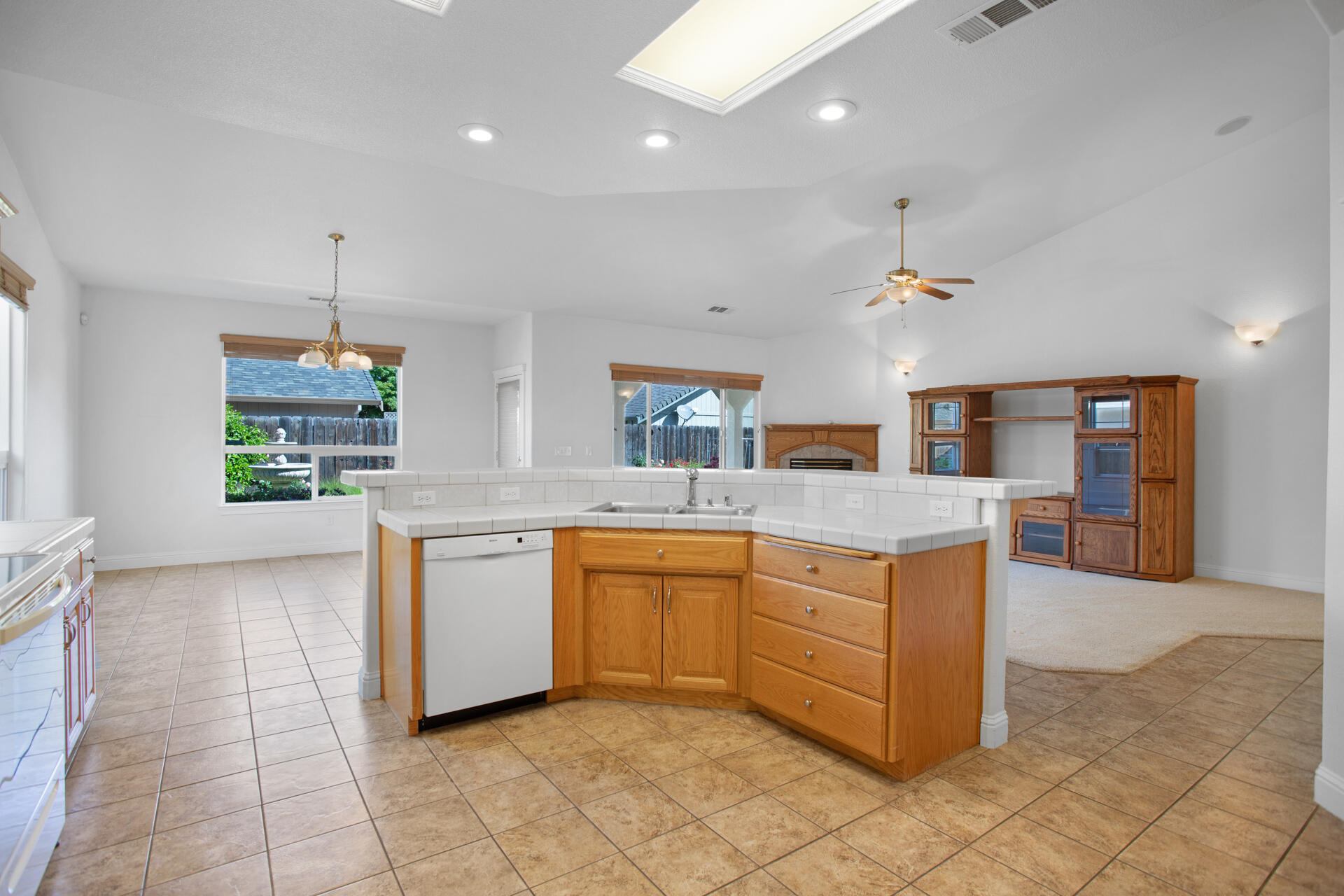 655 Mammoth Path Redding, CA 96003 - Photo 9 of 38 Kitchen