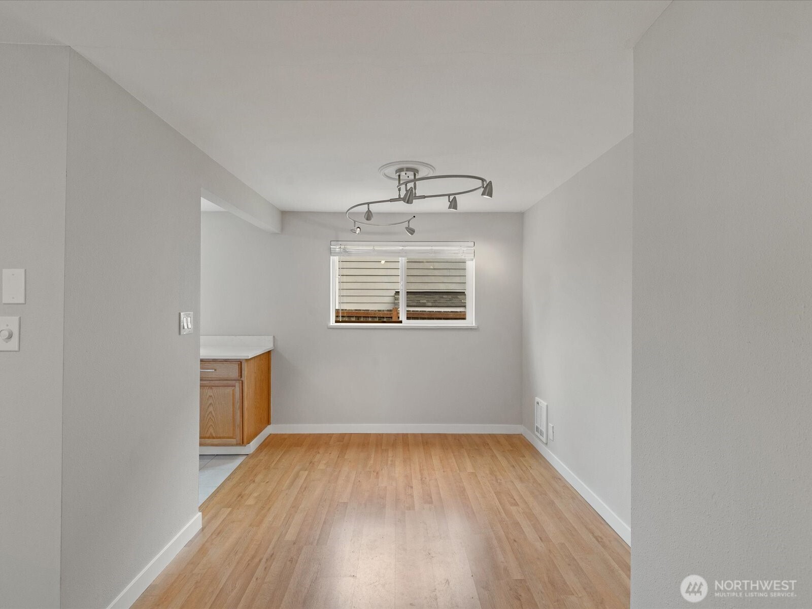 7631 201st Street Southwest Edmonds, WA 98026 - Photo 16 of 34