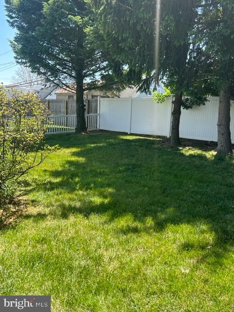 2836 Norcom Road Philadelphia, PA 19154 - Photo 41 of 43 Backyard