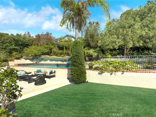 a view of a water fountain in front of a house