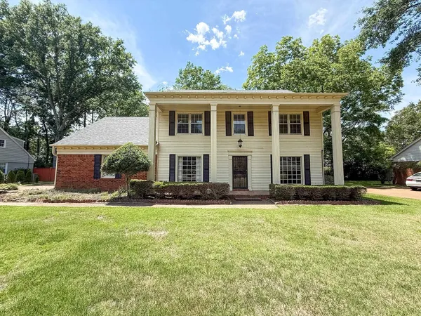 a view of a house with a yard