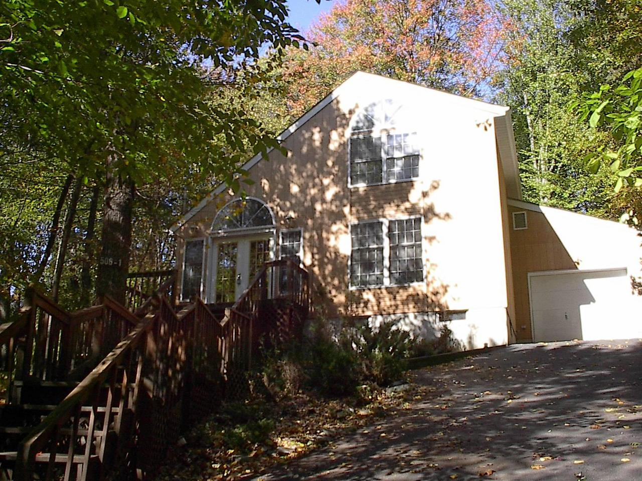 506 Valley View Bushkill, PA 18324 - Photo 1 of 5 Front of home