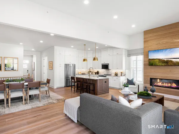 $977,000 | 14 Holly Rdg Way, Unit 85, Danbury, CT 06810