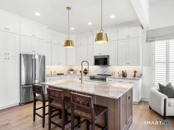 $977,000 | 14 Holly Rdg Way, Unit 85, Danbury, CT 06810