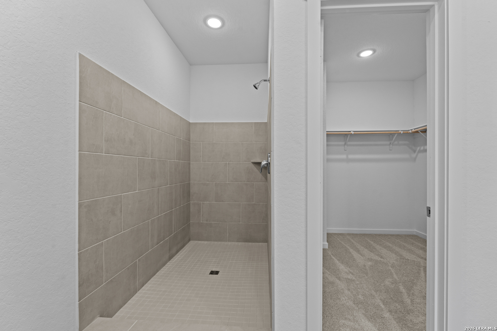 2315 Fort Davis Pass Marion, TX 78124 - Photo 12 of 31 a bathroom with a bathtub