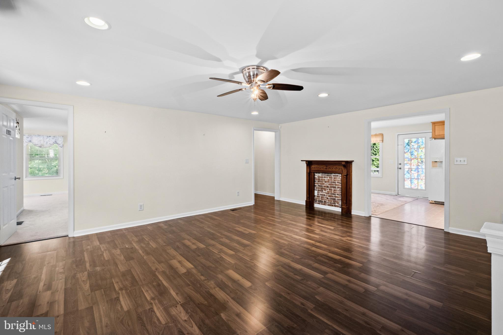 23116 Gilpin Point Road Preston, MD 21655 - Photo 3 of 66 Bright open Living room area.