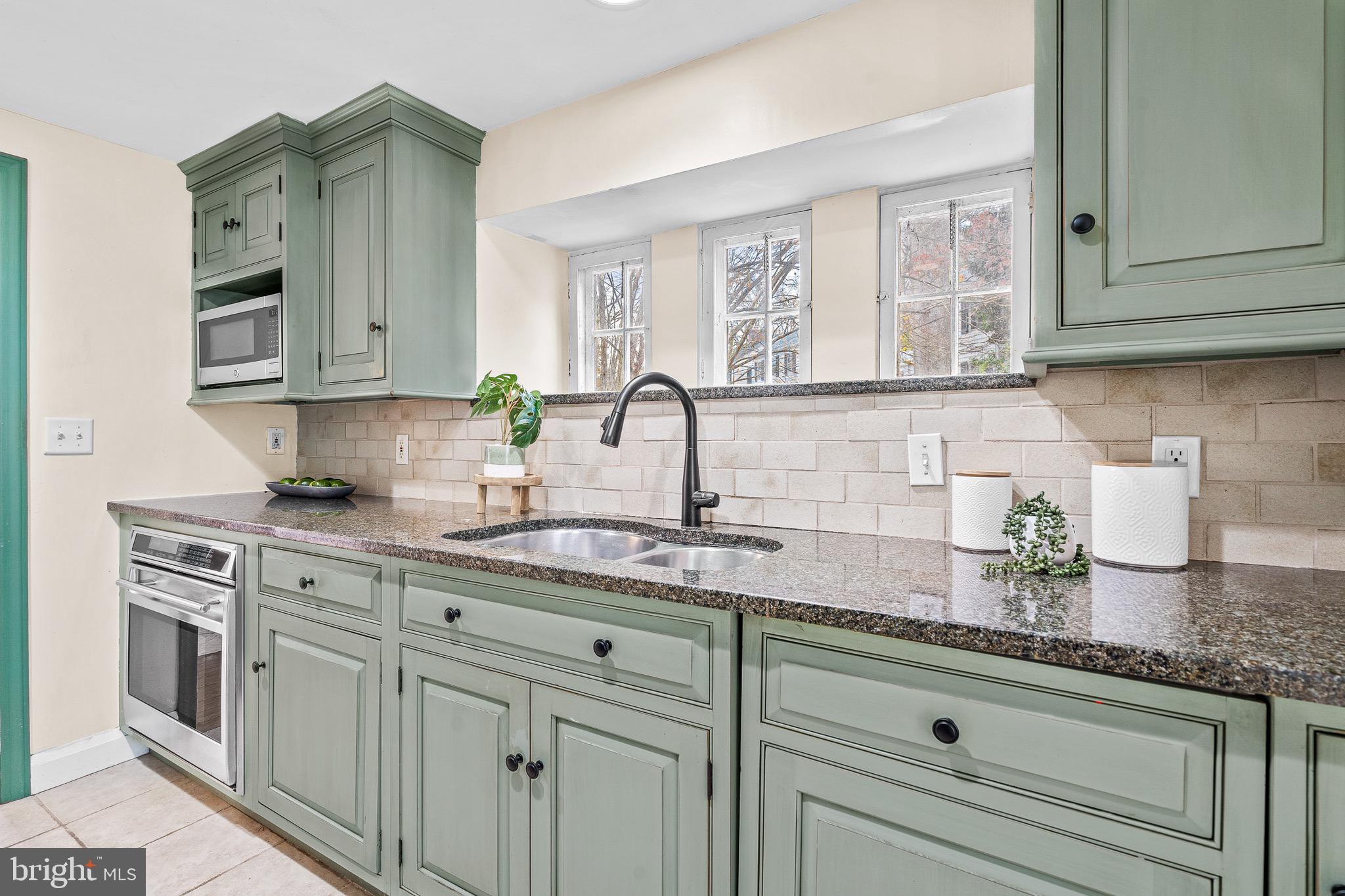 2435 Pickwick Road Baltimore, MD 21207 - Photo 7 of 23