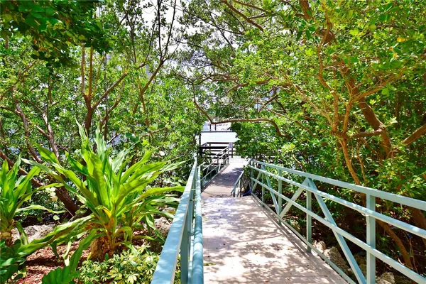 $2,500 | The Yacht Club, Aventura, FL 33180