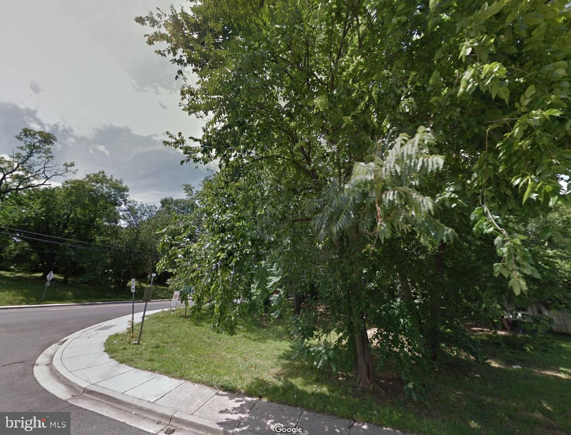 808 60th Avenue Fairmount Heights, MD 20743 - Photo 2 of 3 a view of outdoor space and yard