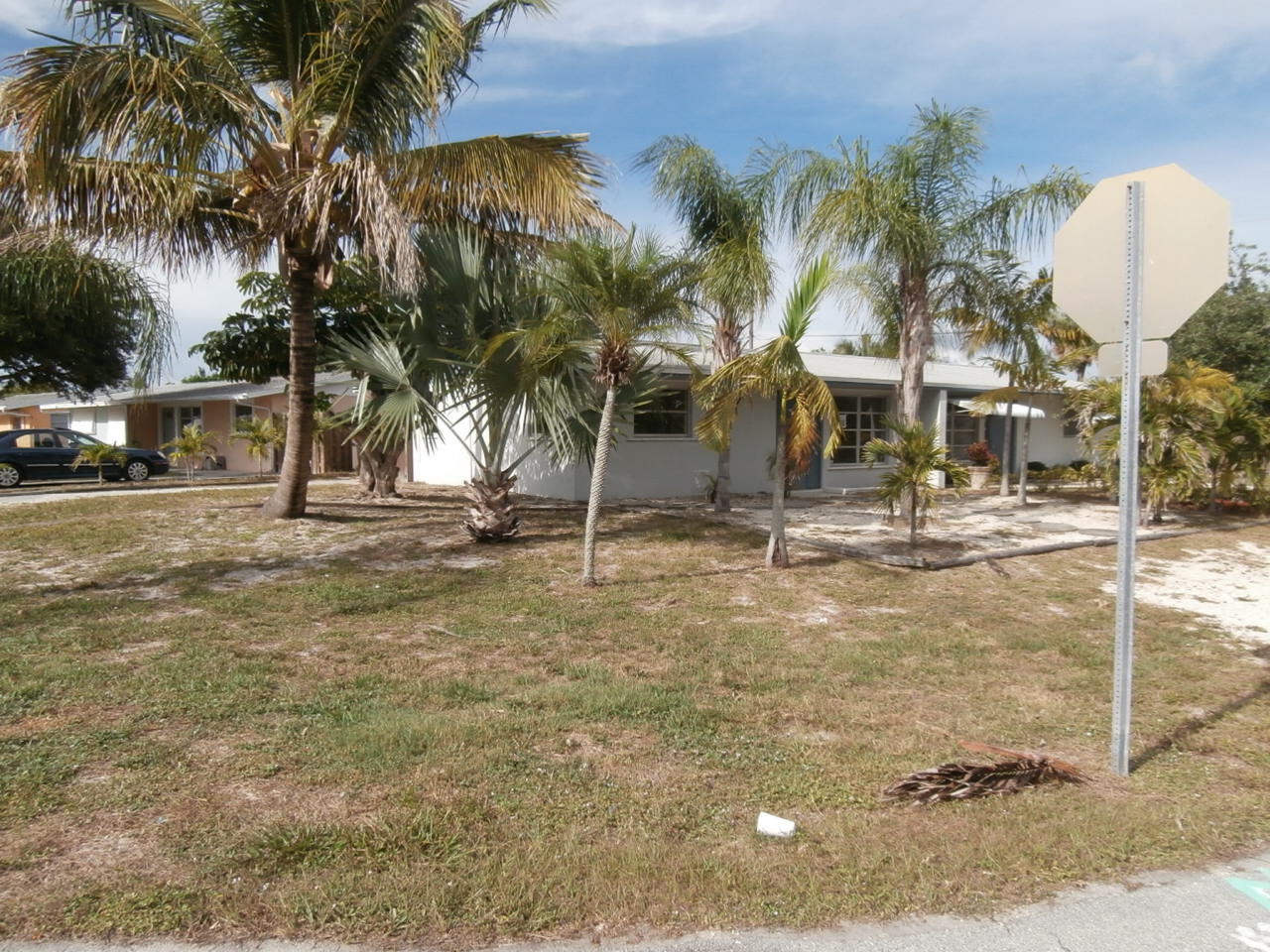 501 Robalo Court Stuart, FL 34996 - Photo 2 of 11 Front side view