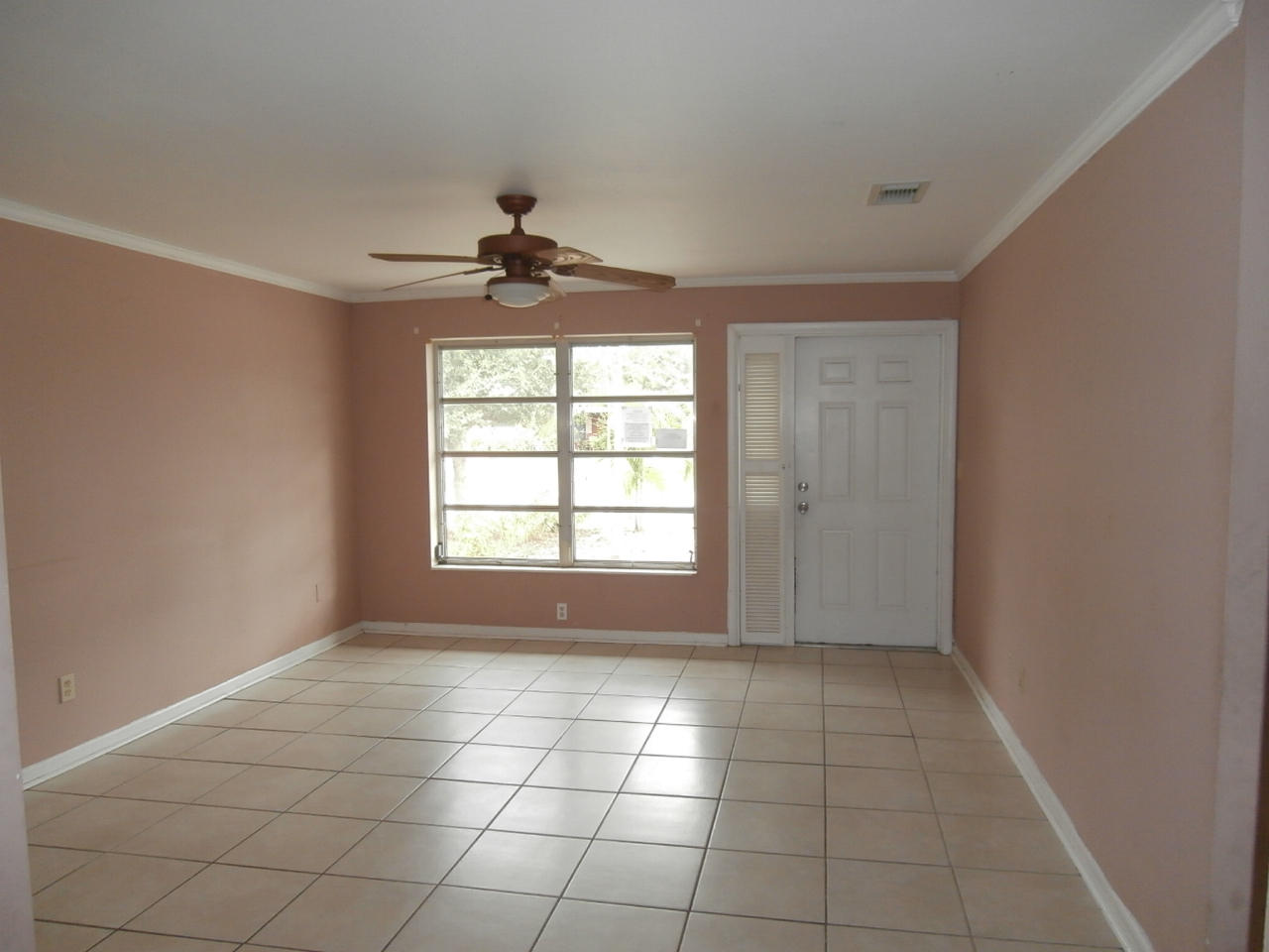 501 Robalo Court Stuart, FL 34996 - Photo 4 of 11 Living room