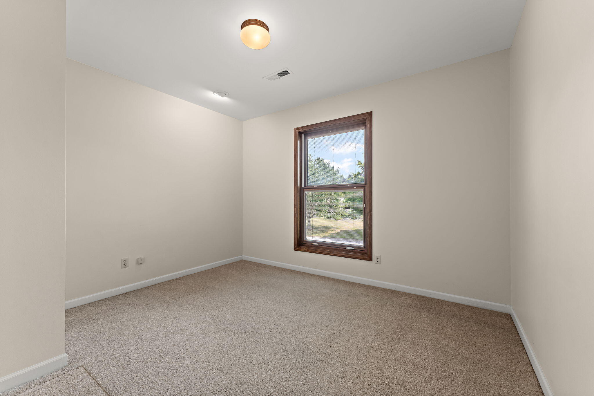 110 Wheatridge Road Valparaiso, IN 46385 - Photo 17 of 26 2048x1365