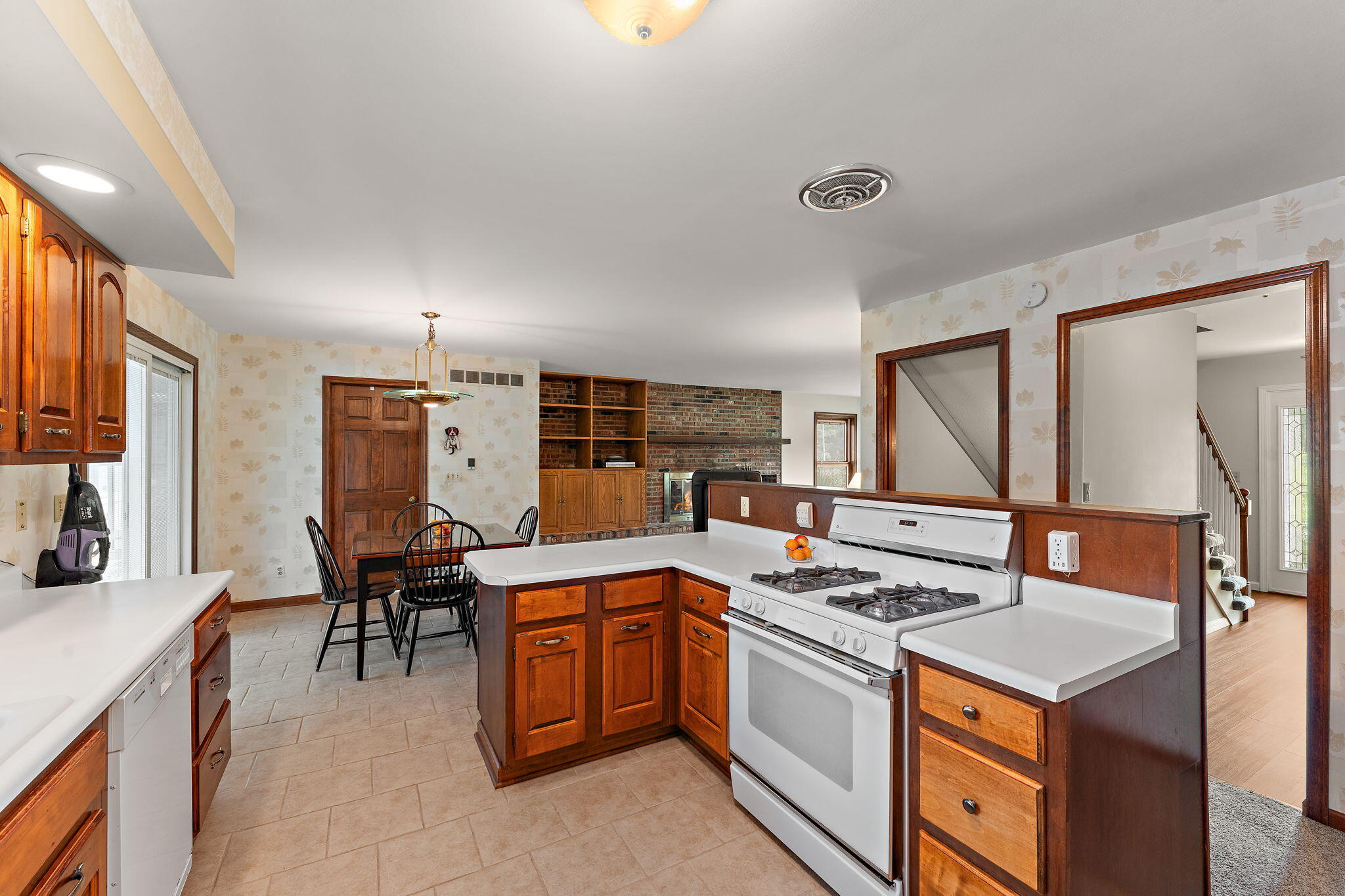 110 Wheatridge Road Valparaiso, IN 46385 - Photo 5 of 26 2048x1365