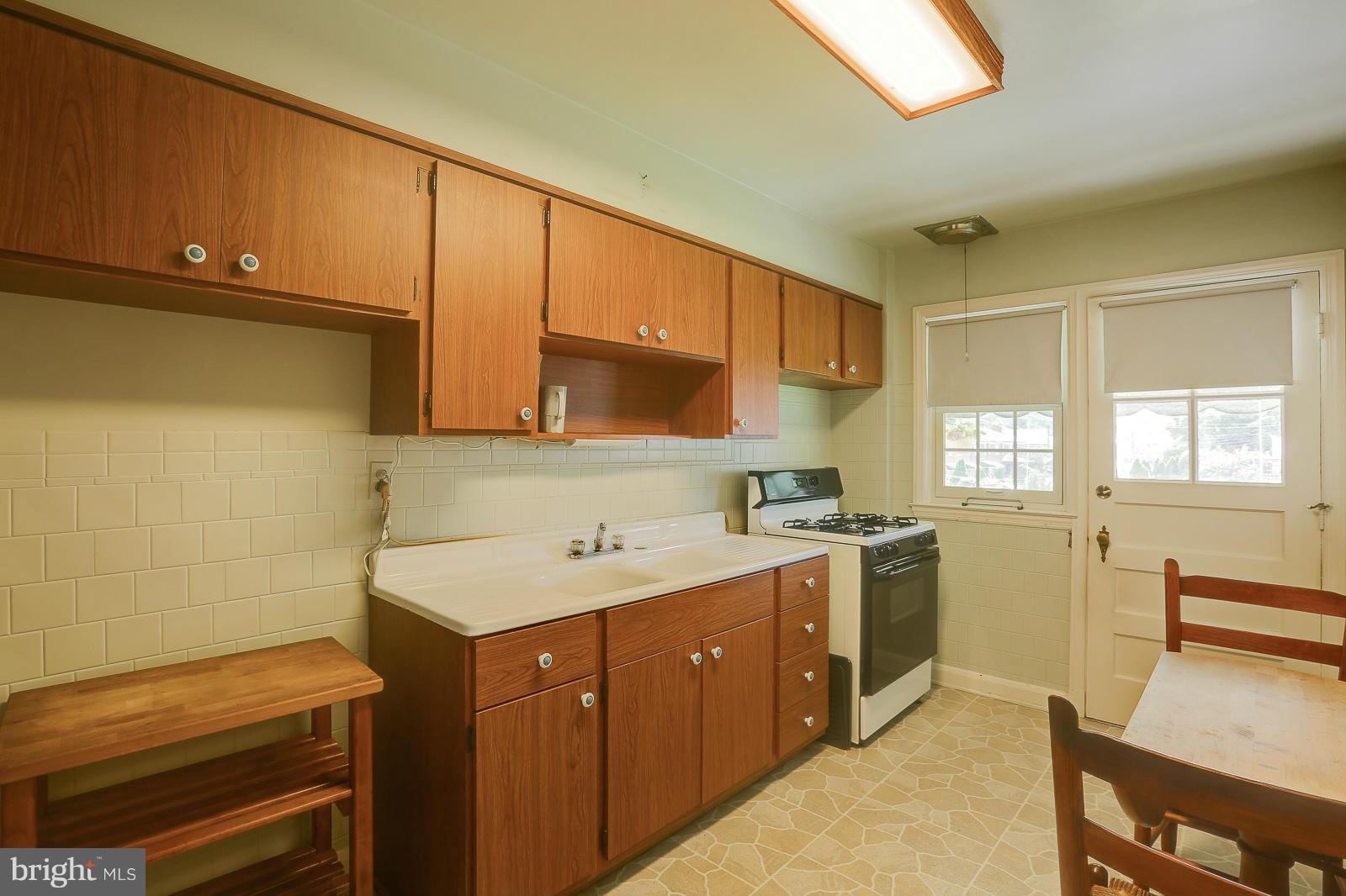 524 Academy Road Catonsville, MD 21228 - Photo 15 of 30 Kitchen