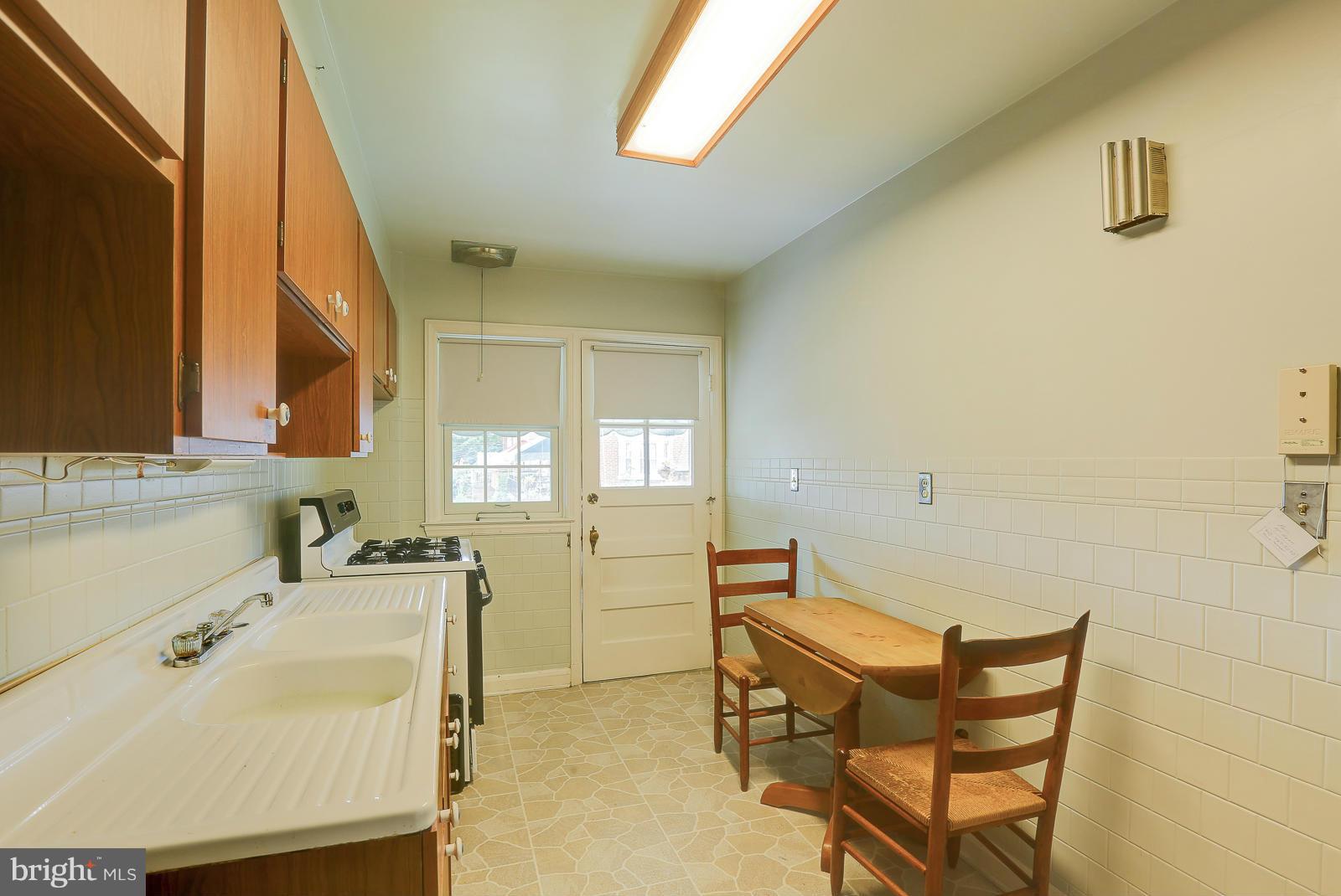 524 Academy Road Catonsville, MD 21228 - Photo 18 of 30 Kitchen