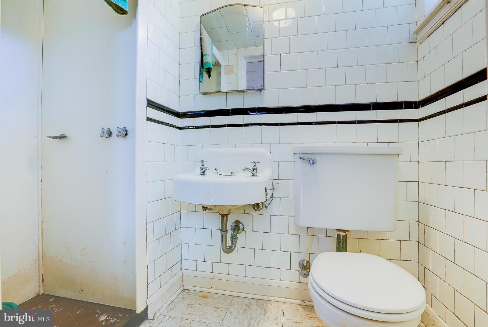 524 Academy Road Catonsville, MD 21228 - Photo 24 of 30 Bath