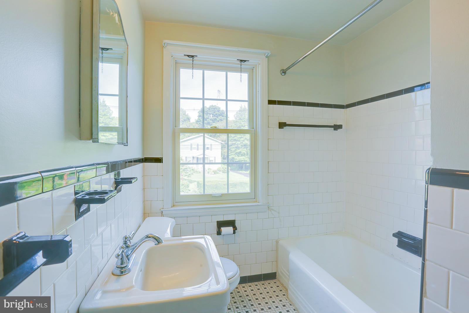 524 Academy Road Catonsville, MD 21228 - Photo 25 of 30 Bath