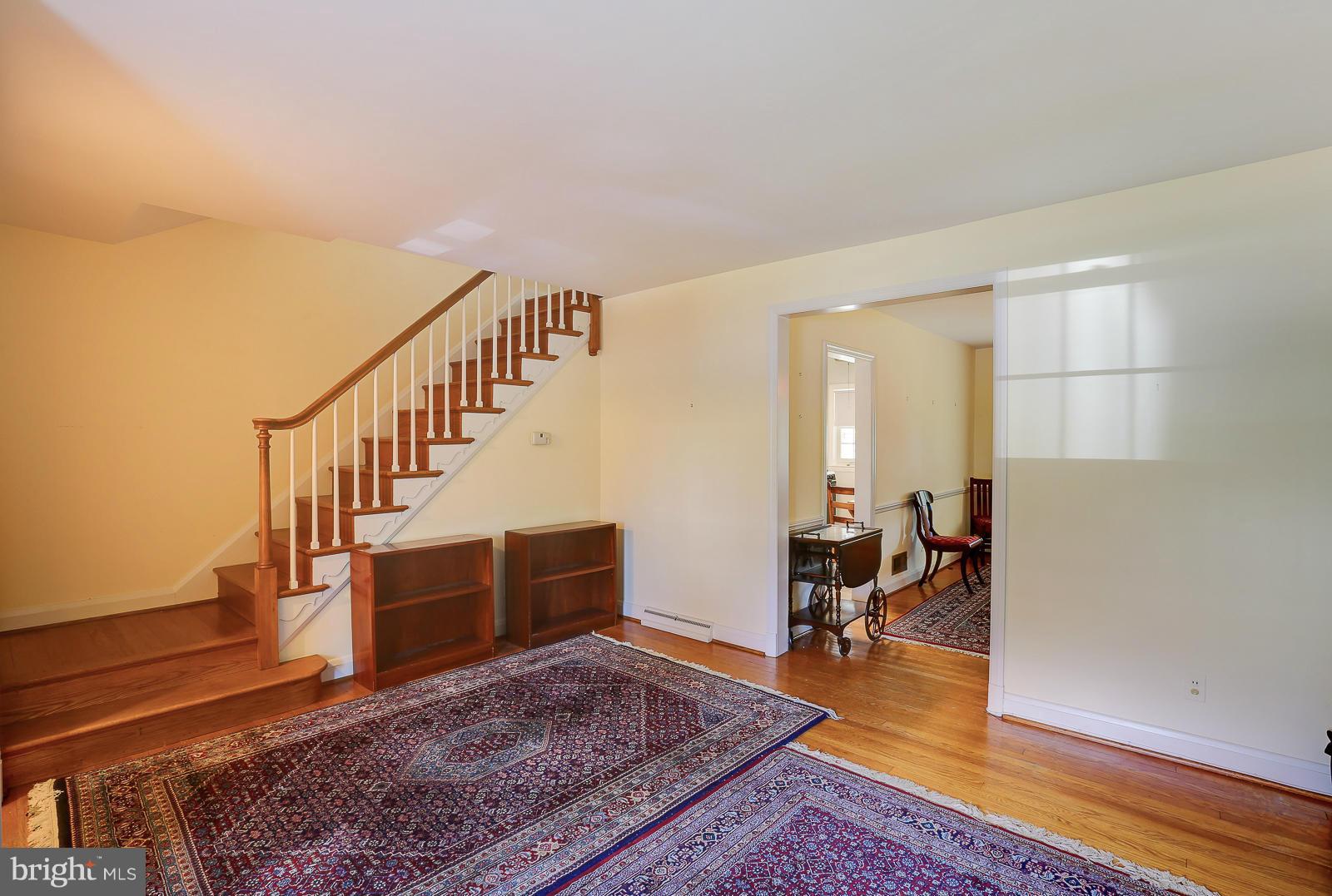 524 Academy Road Catonsville, MD 21228 - Photo 7 of 30 Living Room