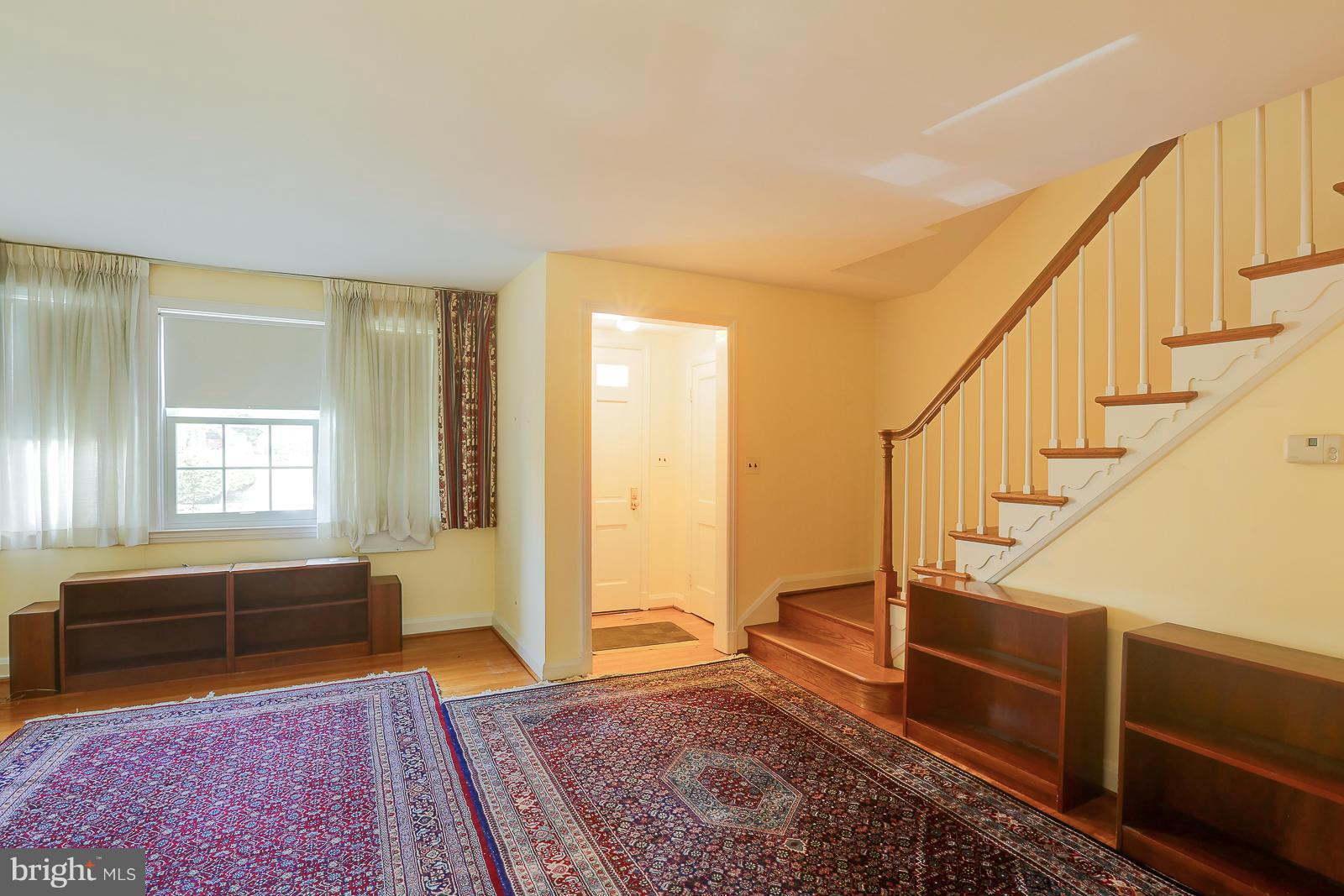 524 Academy Road Catonsville, MD 21228 - Photo 9 of 30 Living Room