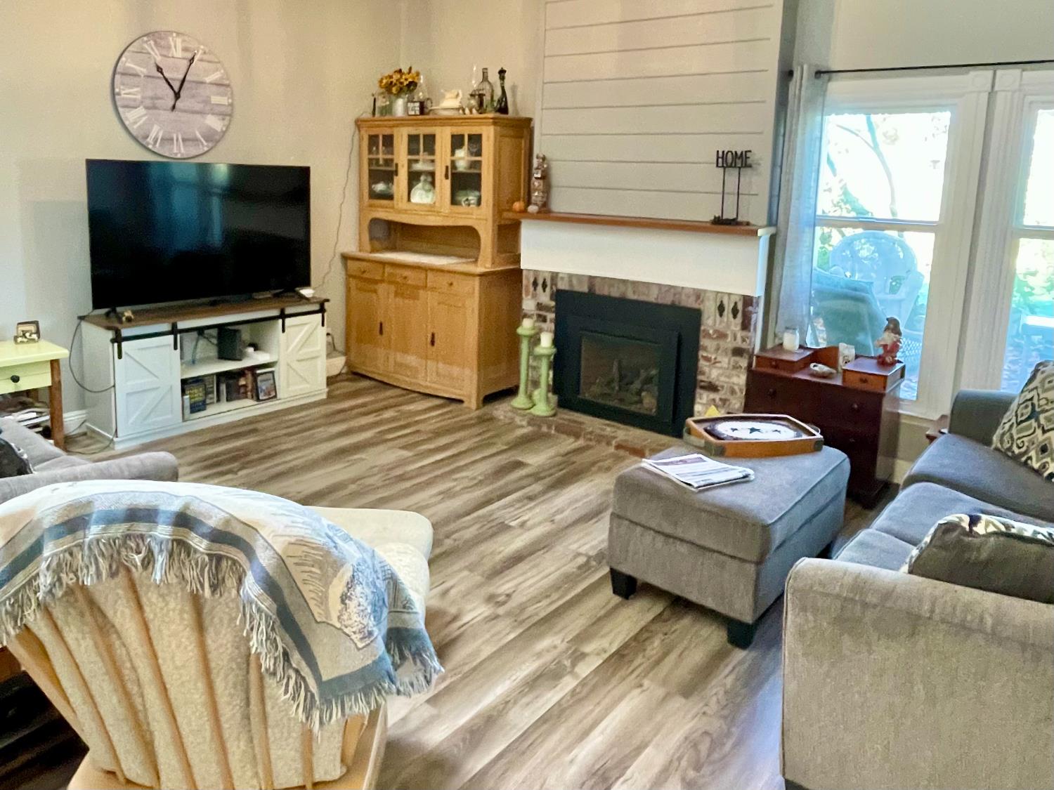 515 Clinton Road Jackson, CA 95642 - Photo 8 of 29 a bedroom with bed and a flat screen tv