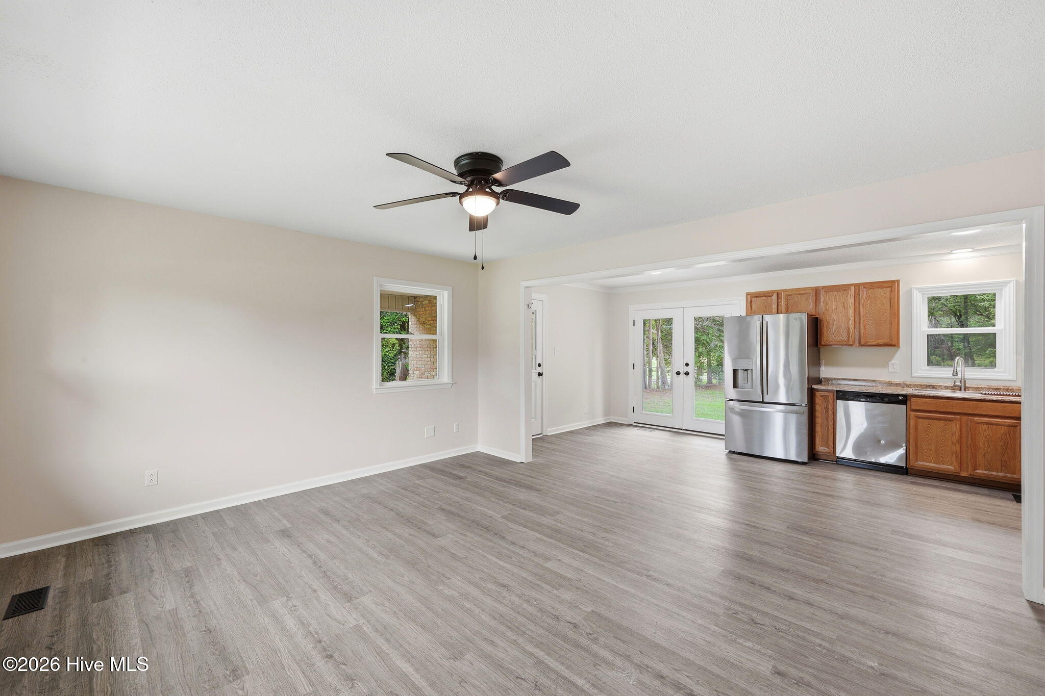 1040 Broad Creek Road New Bern, NC 28560 - Photo 12 of 47 11-web-or-mls-0C0A7731