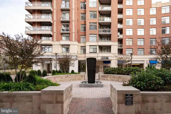 $2,200 | 3600 South Glebe Road, Unit 516W, Arlington, VA 22202