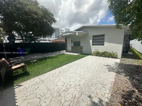 $2,500 | 1555 Northwest 34th Street, Unit 1555, Miami, FL 33142