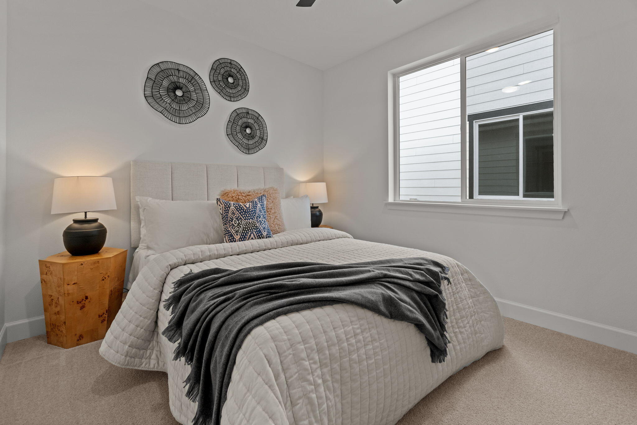 2835 Northeast Wells Acres Road, Unit LOT #16 Bend, OR 97701 - Photo 16 of 25 Guest room