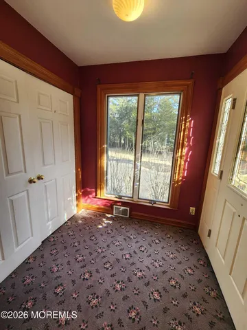 a view of empty room with window