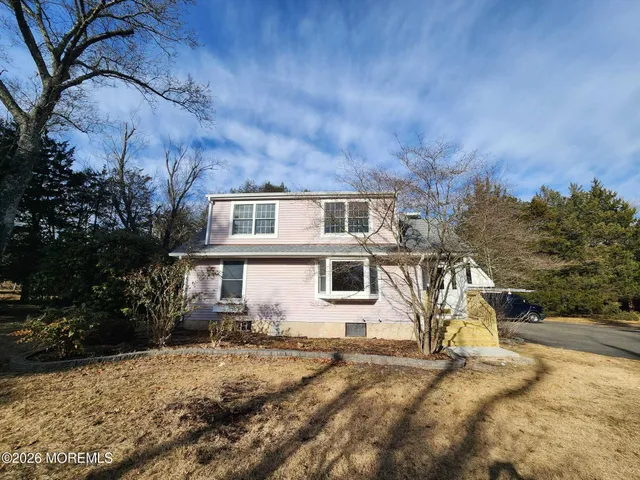 a view of a yard in front of a house