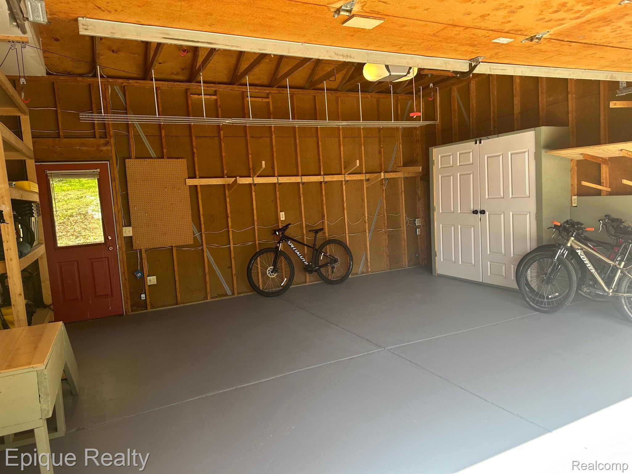 9633 Ridge Top Trail Clarkston, MI 48348 - Photo 32 of 32 2 car garage
