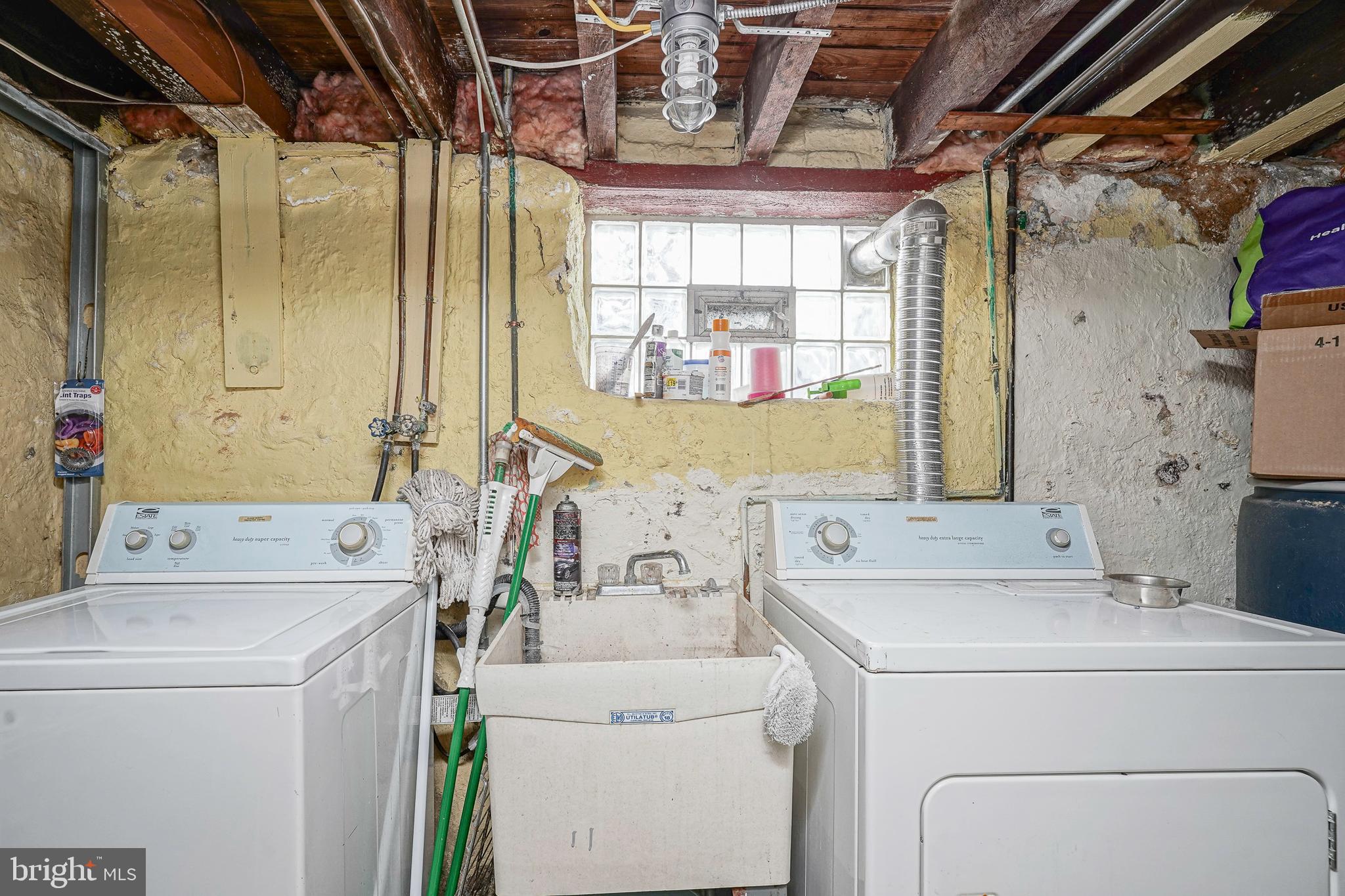 1919 Lansing Street Philadelphia, PA 19111 - Photo 20 of 22 a utility room with dryer and washer
