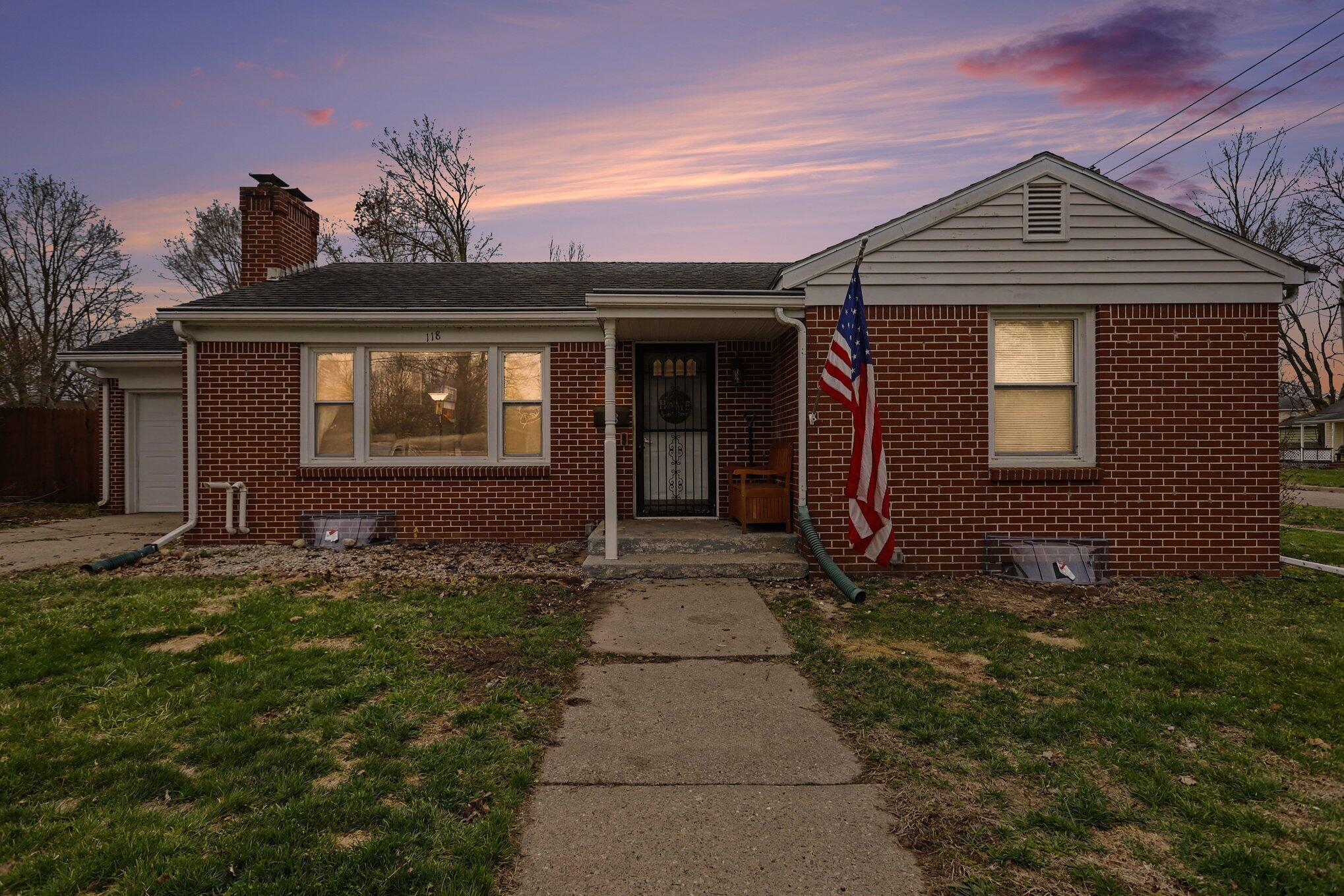 118 West Hoffman Street Three Rivers, MI 49093 - Photo 2 of 8 015_file_9942