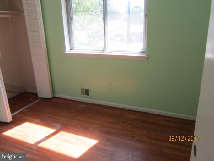 6923 Vancouver Road Springfield, VA 22152 - Photo 9 of 13 a room that has a window in it