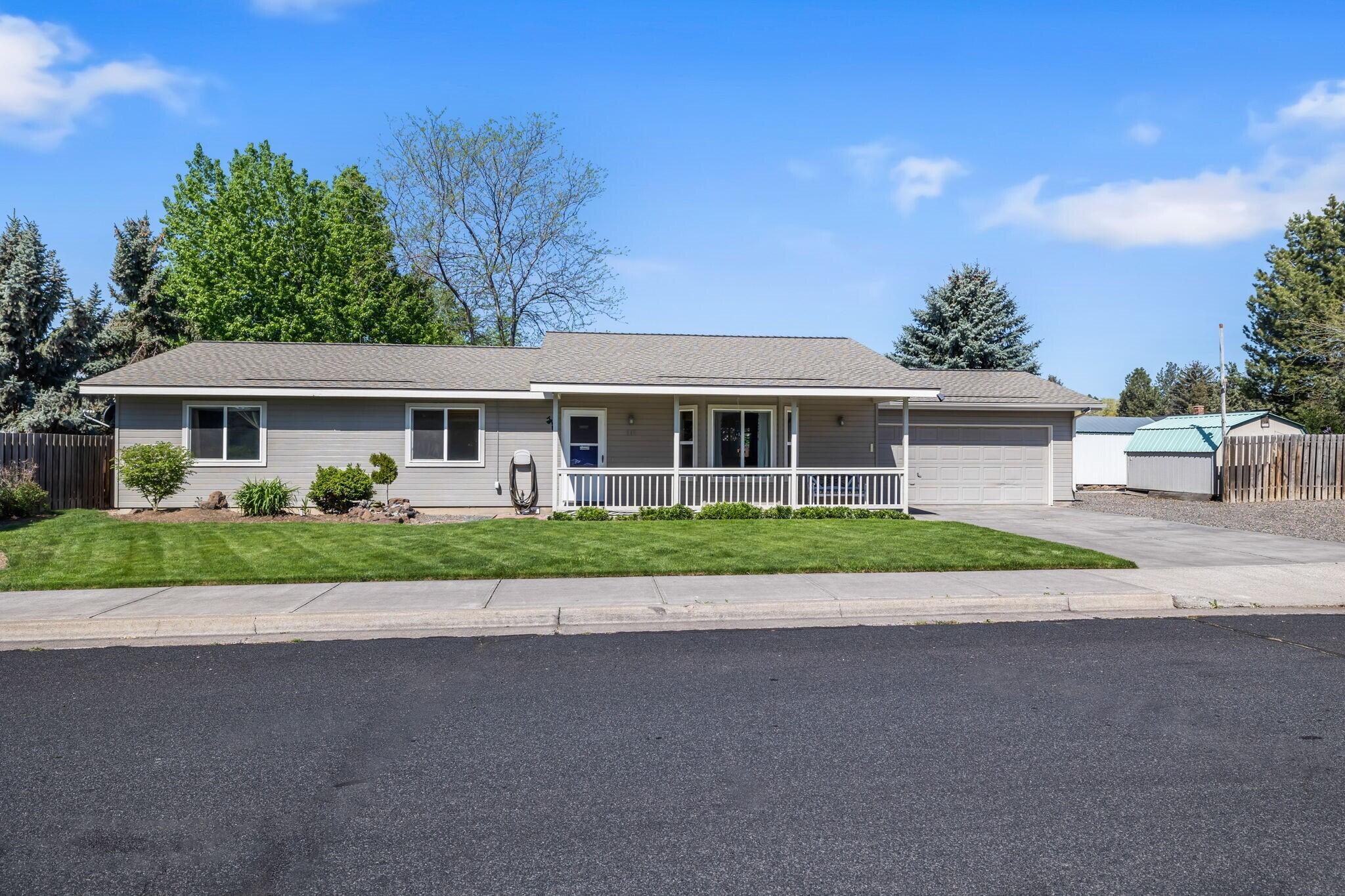 513 Southwest 25th Street Redmond, OR 97756 - Photo 2 of 25 2