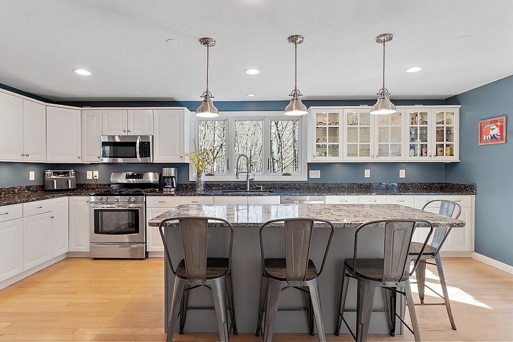 80 Tenney Road Westford, MA 01886 - Photo 5 of 42