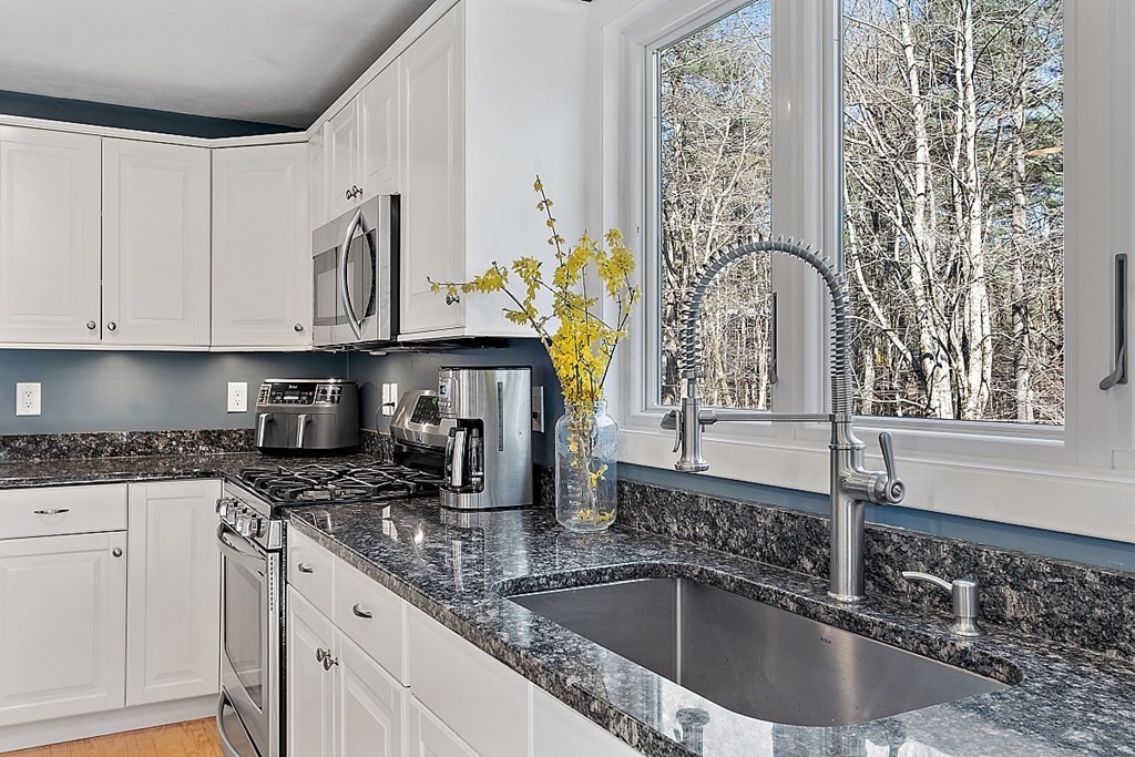 80 Tenney Road Westford, MA 01886 - Photo 7 of 42