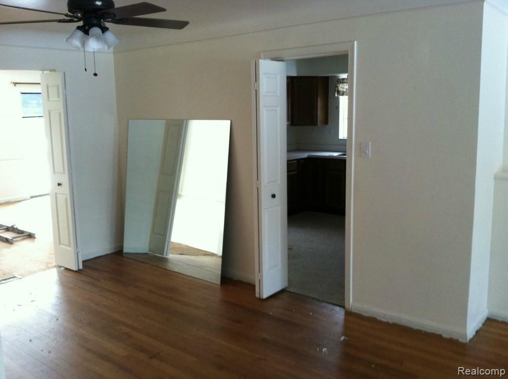 641 Vernier Road Grosse Pointe, MI 48236 - Photo 12 of 18 vernier-din-rm-view-to-kit.jpg