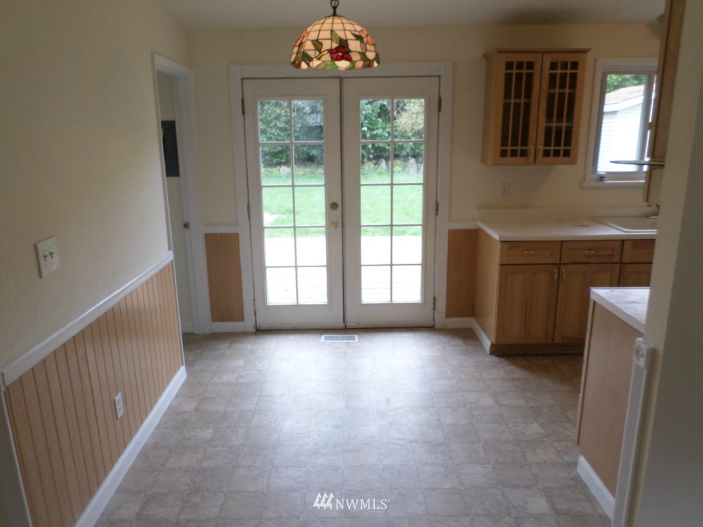 2525 Northeast 25th Street Renton, WA 98056 - Photo 3 of 8