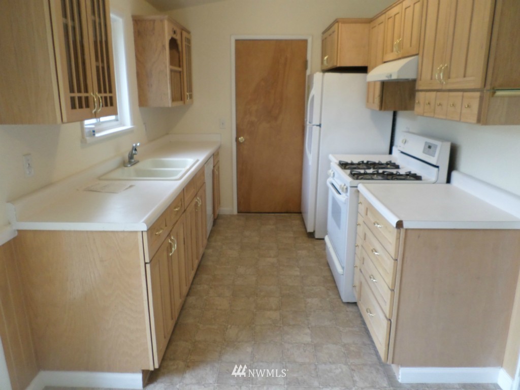 2525 Northeast 25th Street Renton, WA 98056 - Photo 4 of 8