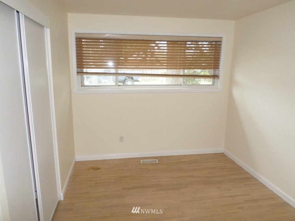 2525 Northeast 25th Street Renton, WA 98056 - Photo 5 of 8