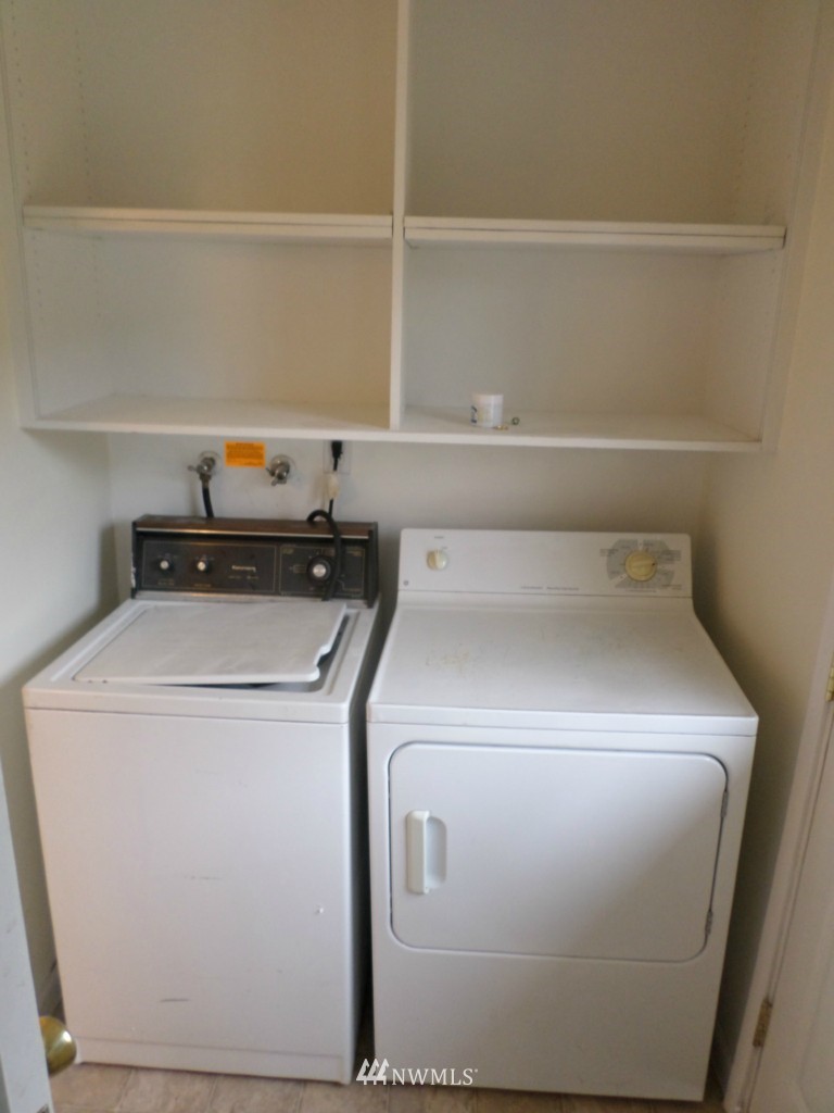2525 Northeast 25th Street Renton, WA 98056 - Photo 6 of 8