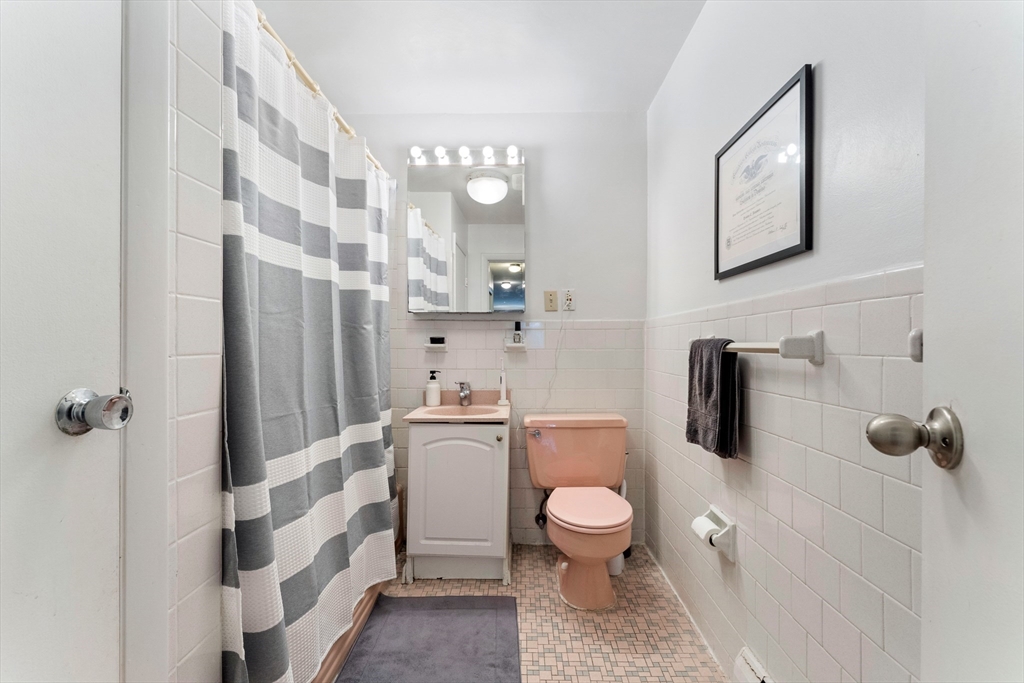 425 South Huntington Avenue, Unit 6 Boston, MA 02130 - Photo 14 of 19 a bathroom with a toilet sink a shower and mirror