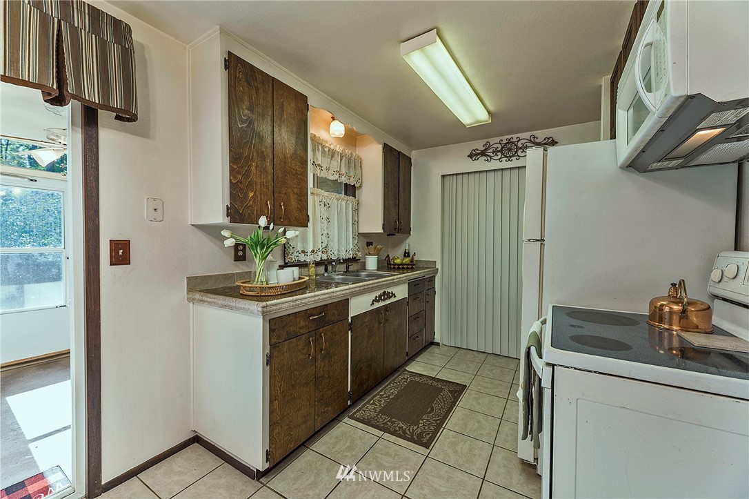 12110 Yoman Road Anderson Island, WA 98303 - Photo 11 of 30