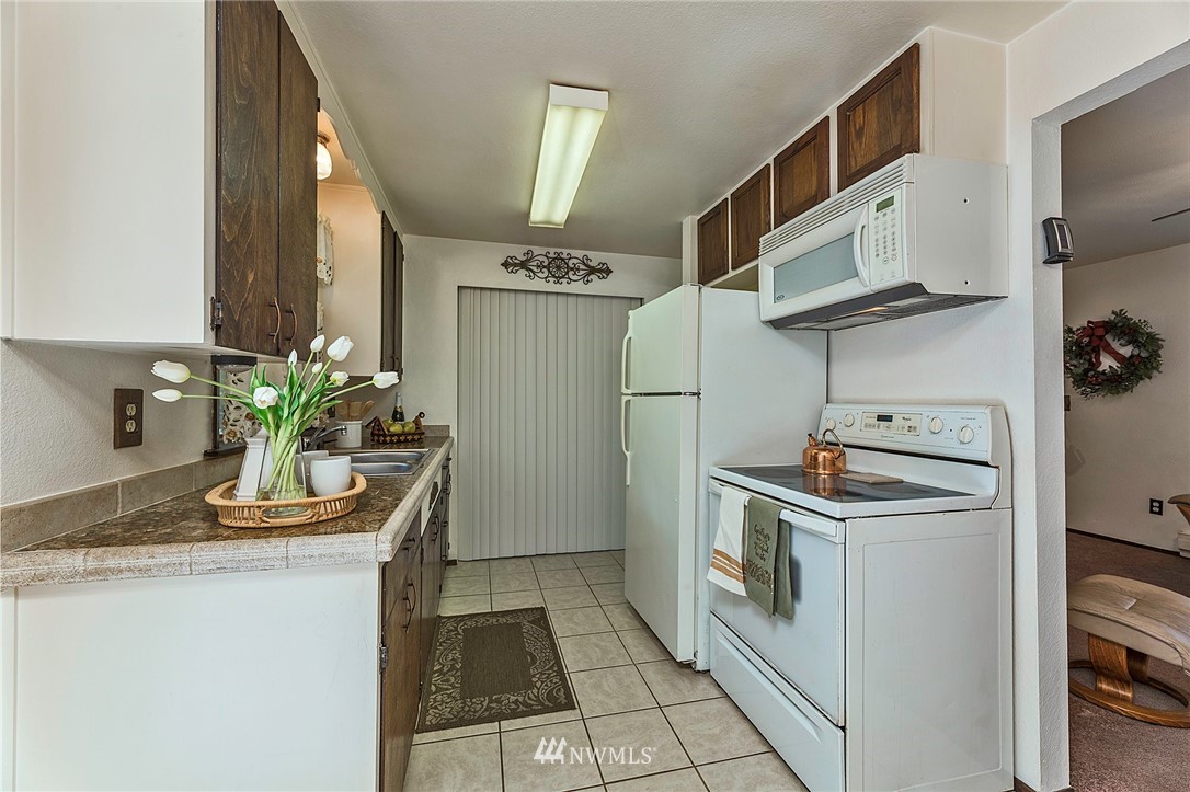 12110 Yoman Road Anderson Island, WA 98303 - Photo 12 of 30