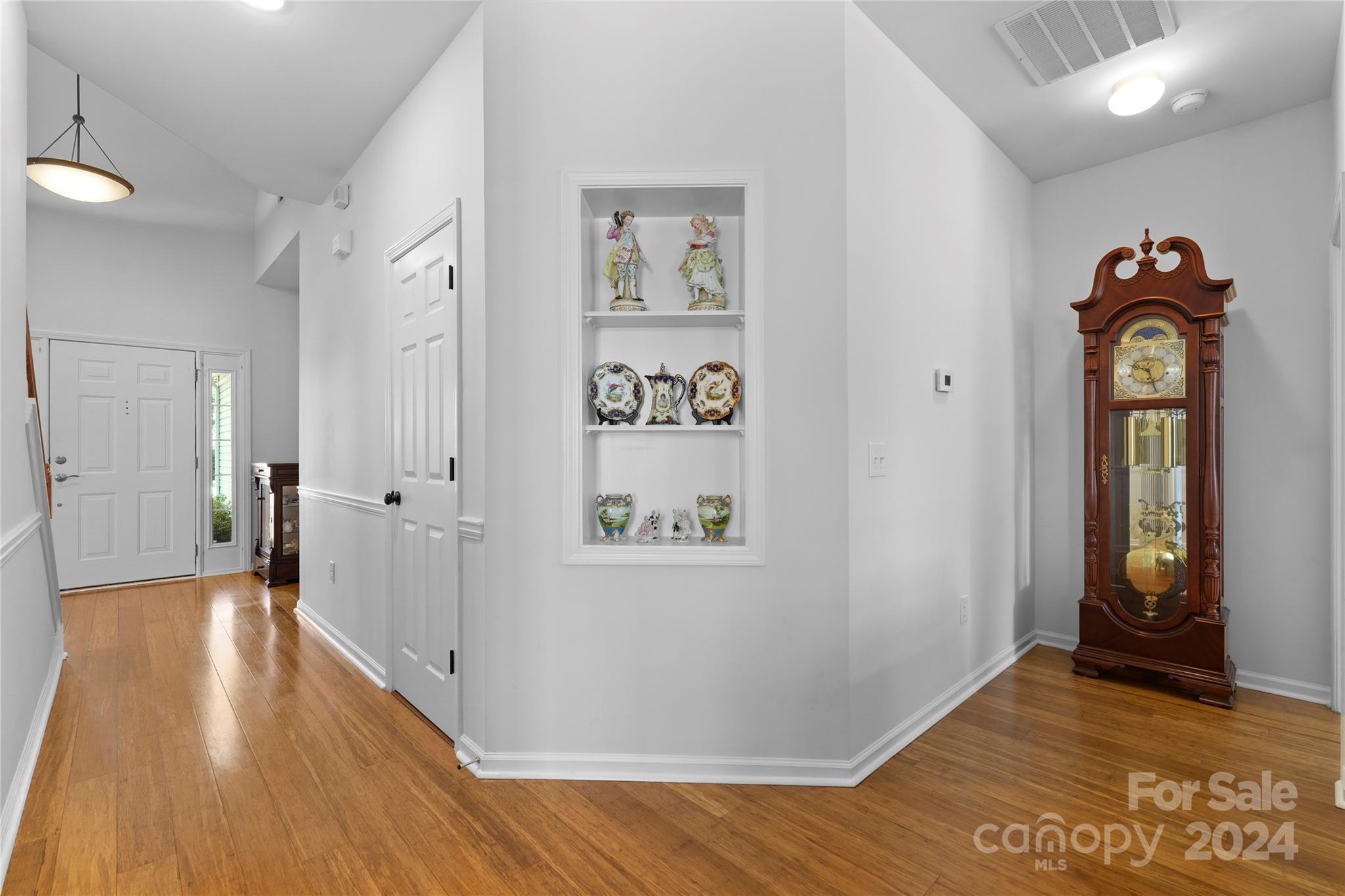 407 Tanner Chase Way Greenville, SC 29607 - Photo 4 of 32 Gallery Image 4