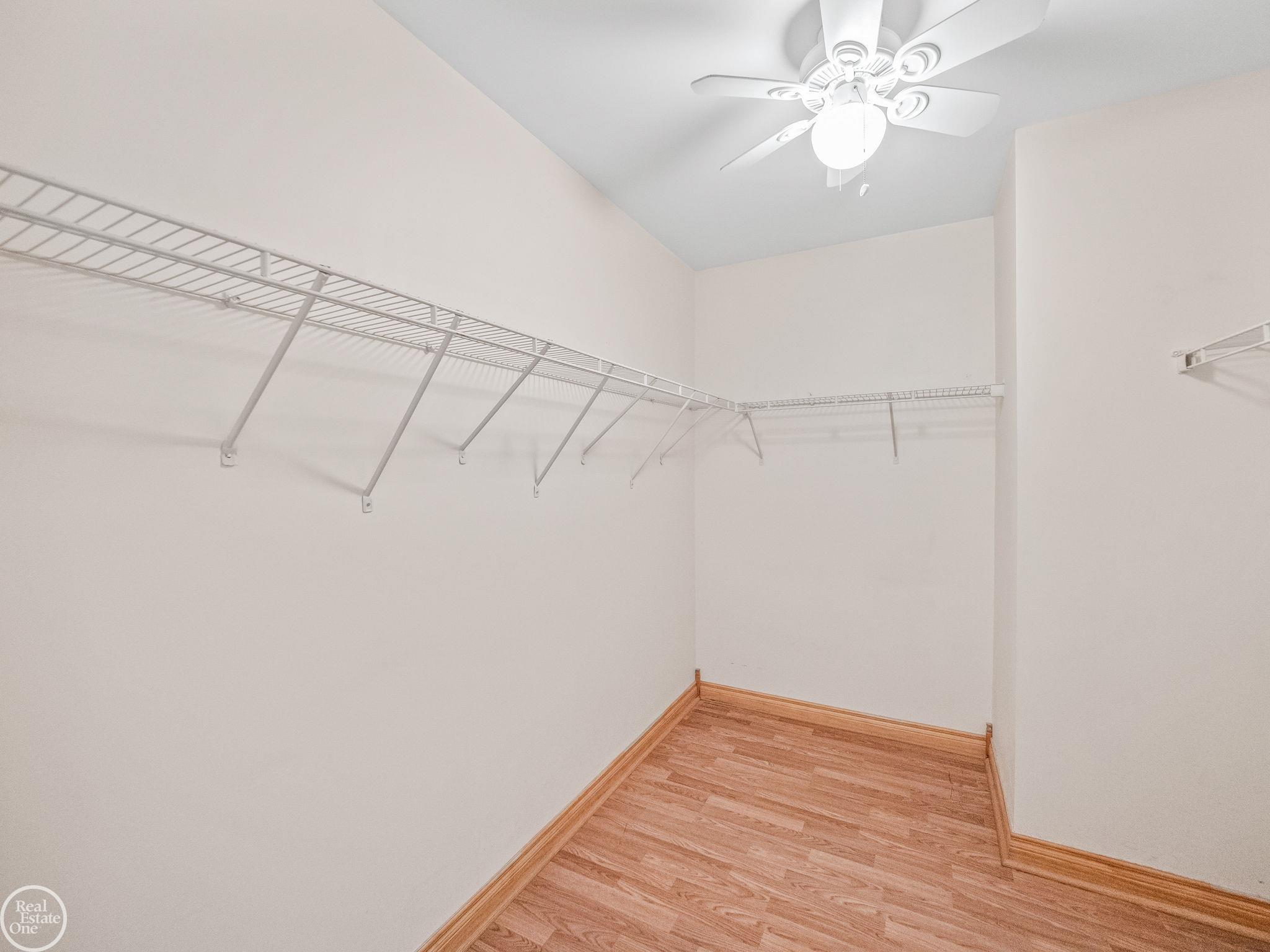 42109 Hayes Road Sterling Heights, MI 48313 - Photo 20 of 46 50116889-19.JPG