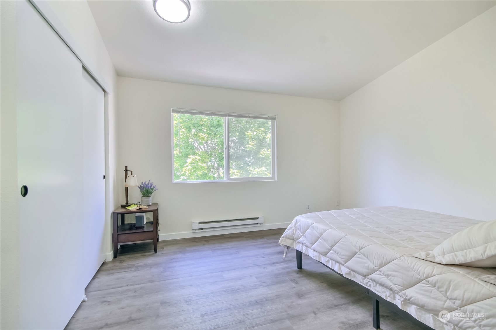 1825 South 330th Street, Unit E3 Federal Way, WA 98003 - Photo 14 of 26 a bedroom with a bed and a window